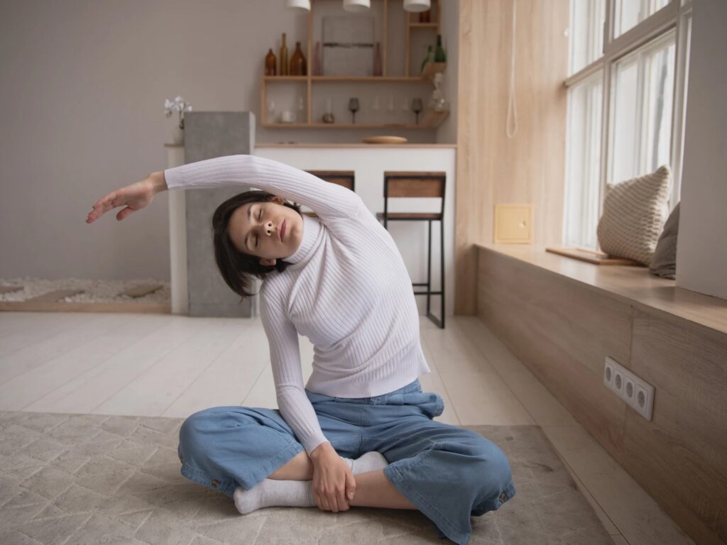 ストレッチをしている