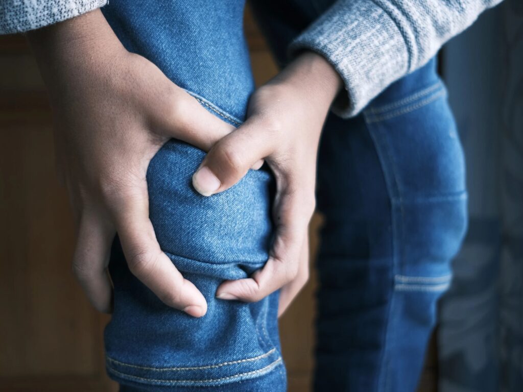 膝の痛みがある様子