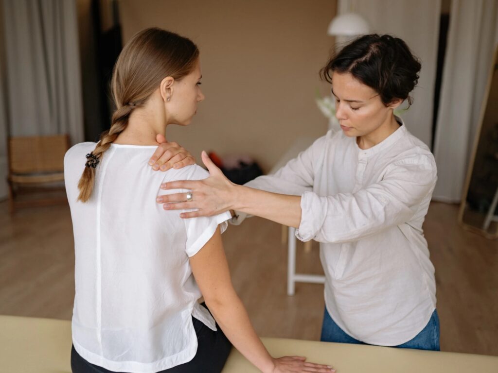 肩甲骨と鎖骨のチェック