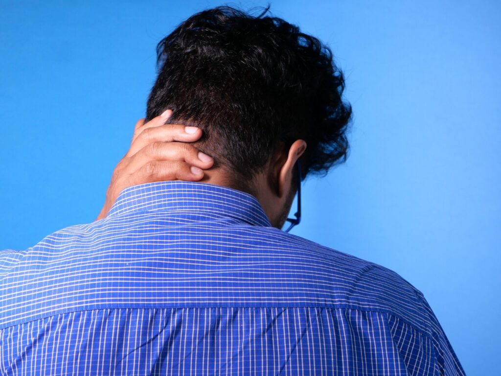 首のこりがある人